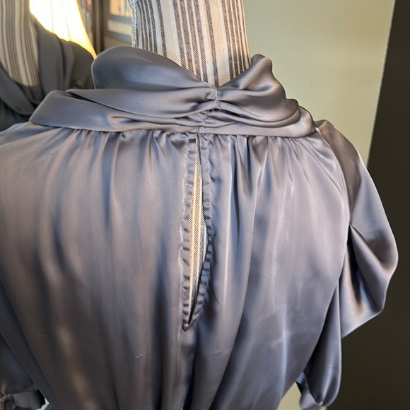 1 hour sale. BCBG Maxazria, gray blouse, size small - Picture 6 of 8